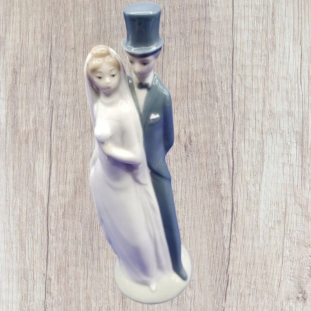 Lladro Vtg  Porcelain Bride & Groom Figurine Statue Cake Topper